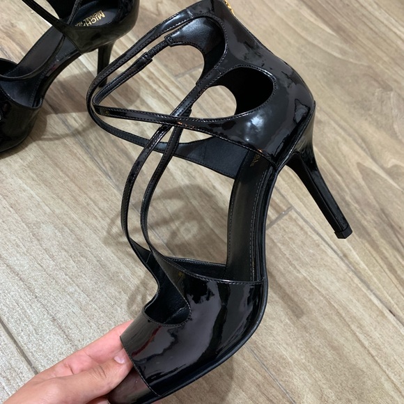 Michael Kors Black Heels Size 8 - Picture 5 of 7